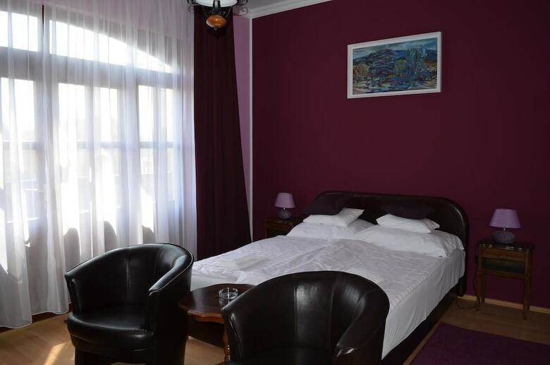 Hotel Napsug�r �s Guly�s Kunyh� �tterem