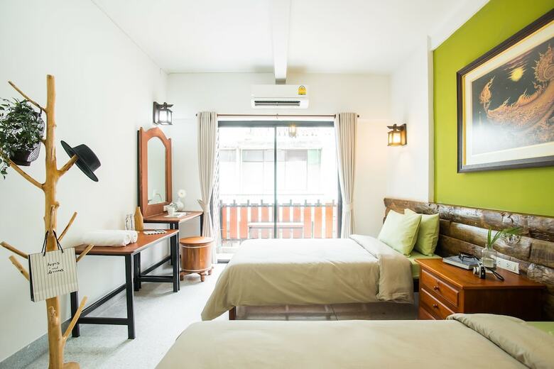 Hostal Banthat Thong Hostel