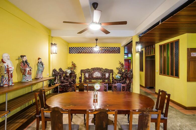 Hostal Banthat Thong Hostel