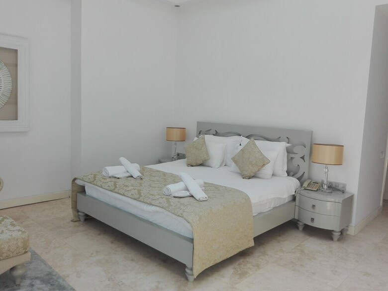 Hotel Egesu Marina Guest House