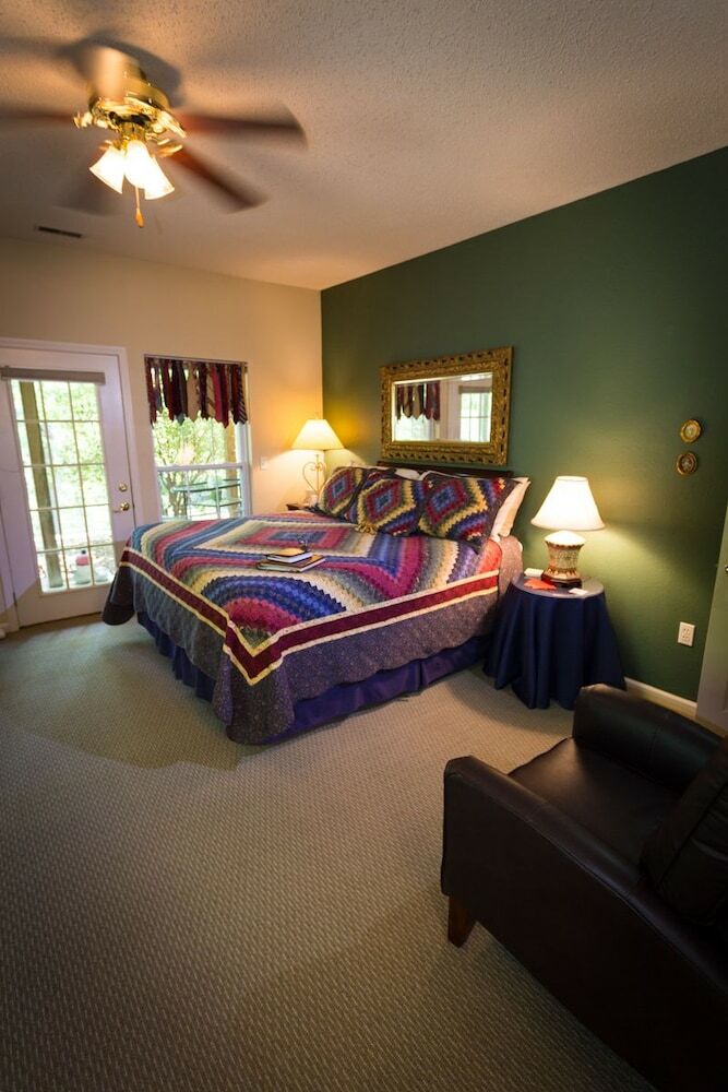 Inn At Harbour Ridge Bed And Breakfast