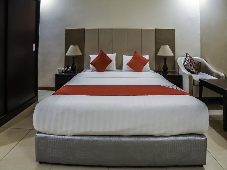 Oyo 130 Night Inn Hotel