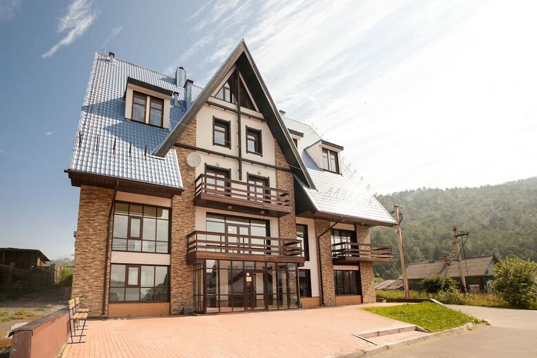 Nicola Hotel