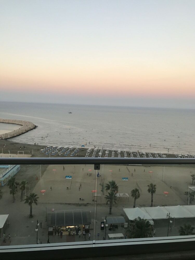 Finikoudes Luxury Apartments