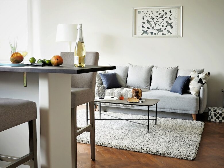 Classic Apartment In Warsaw