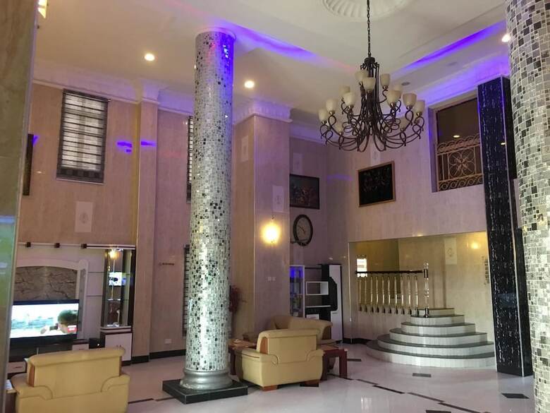 Hotel Cynergy Suites Royale