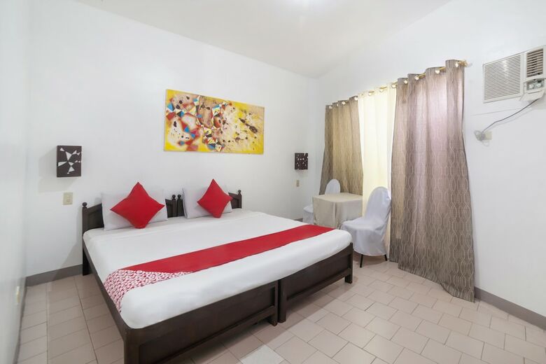 Oyo 200 Ponce Suites Art Hotel