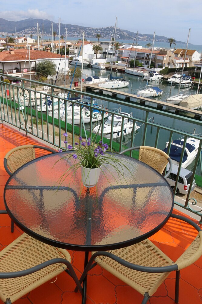 Apartamentos Port 27