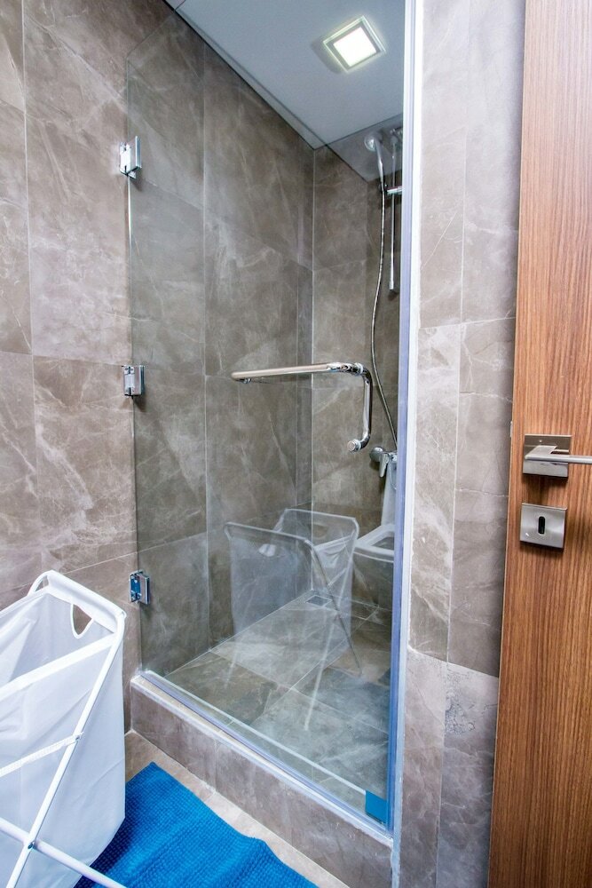 Pls Apartments - Cantonments