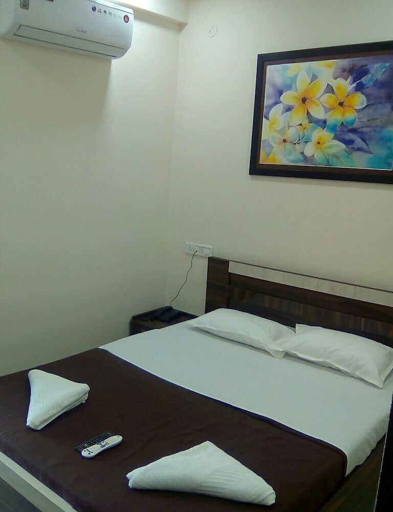 Hotel Neelisha River Front Inn