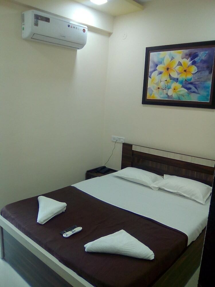Hotel Neelisha River Front Inn