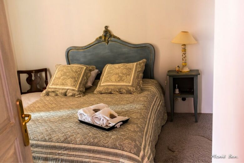Bed & Breakfast Chateau De Razengues