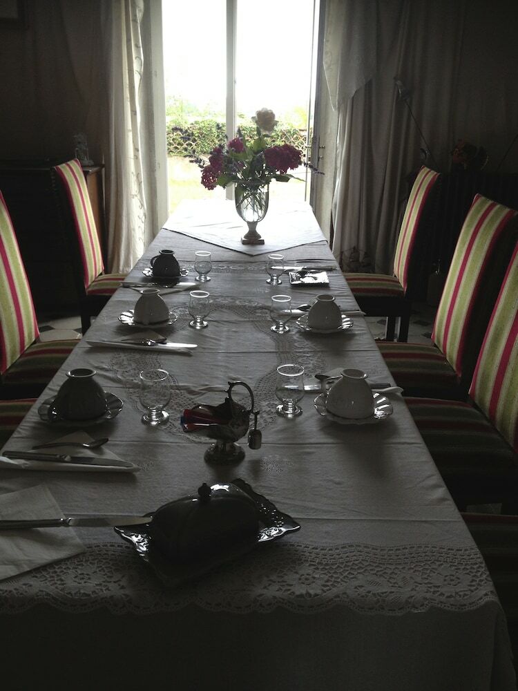 Bed & Breakfast Chateau De Razengues