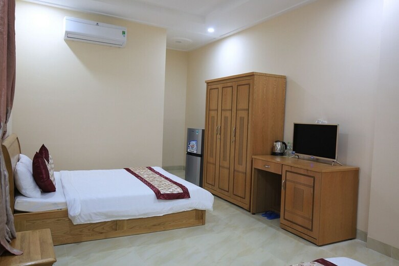 Ven Song Riverside Hotel