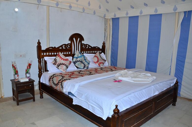 Hotel Oasis Camp Sam