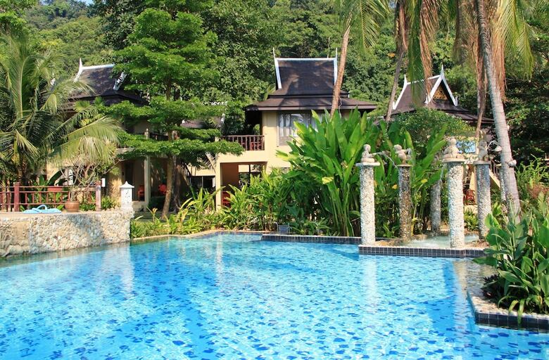 Hotel Bhumiyama Beach Resort