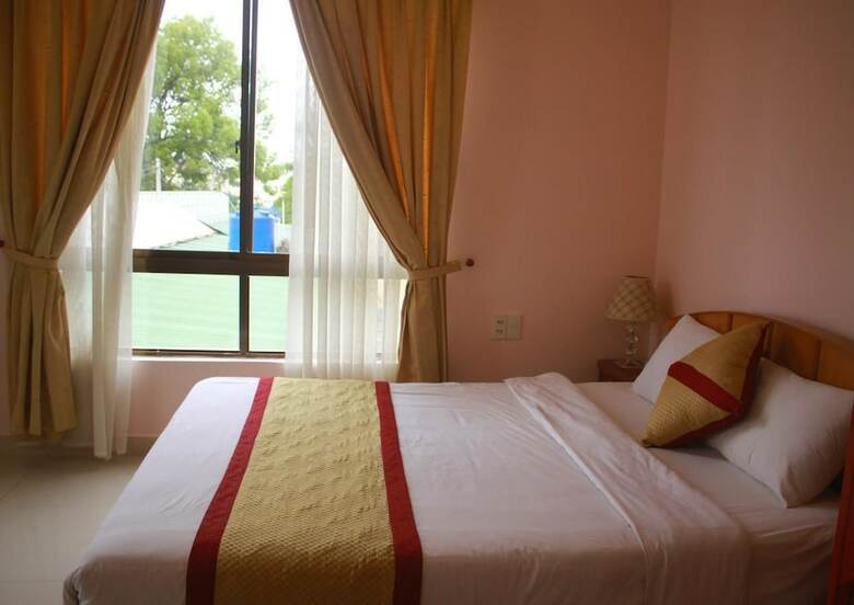 Gold Night Hotel