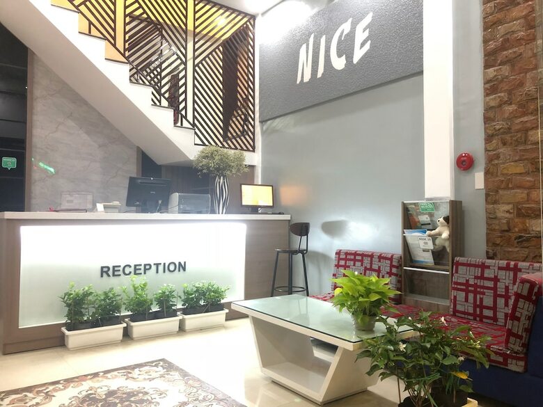 Nice Hue Hotel