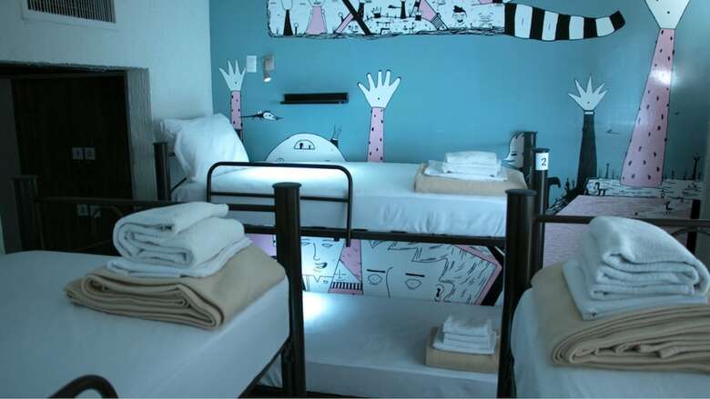 Hostal F�nix Beds Hostel