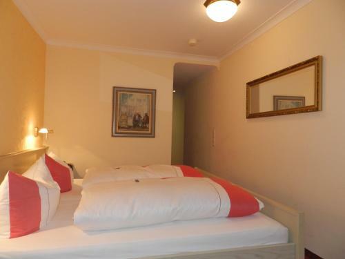 Hostal Hotel L�wen-weinstube