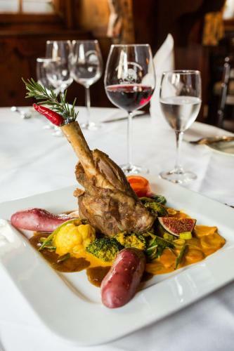 Hostal Hotel L�wen-weinstube
