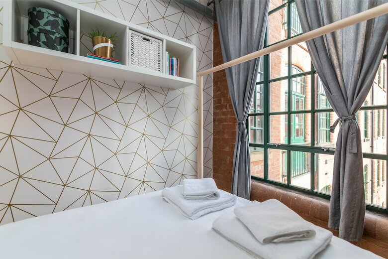 Apartment 86