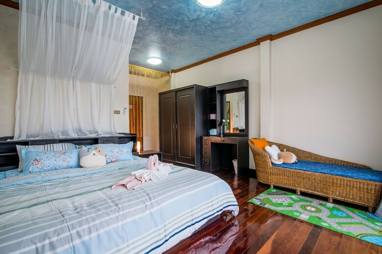 The Queen Park Beach Pool Villa