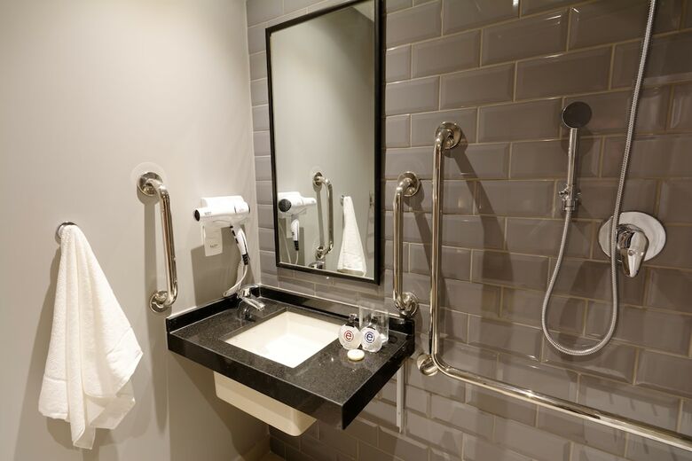 Hotel Ramada Encore By Wyndham Berrini