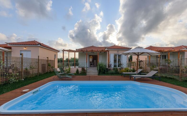 Dimitra, Villa With Pool 250m To The Beach