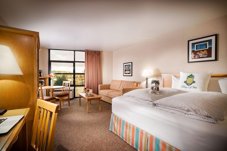 Hotel Staypineapple, University Inn, University District Seattle