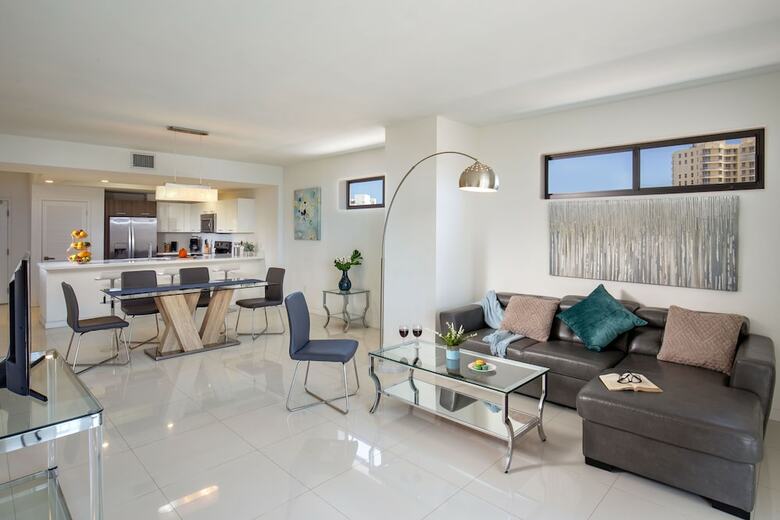 Apartamentos Moderno Residences By Bay Breeze