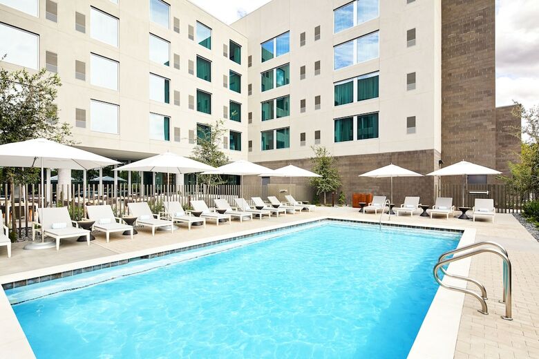AC Hotel By Marriott Phoenix Biltmore