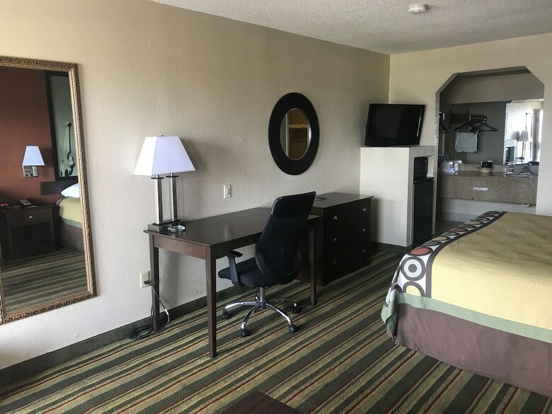 Hotel Super 8 By Wyndham Monroe