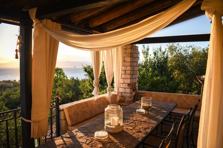 Castle With Pool, Panoramic Seaview, Perfect Location