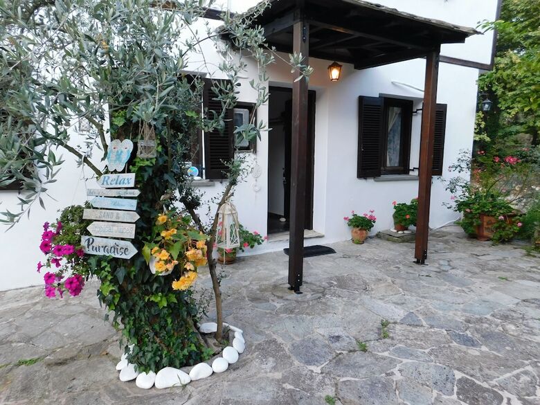 Hotel To Kalivi