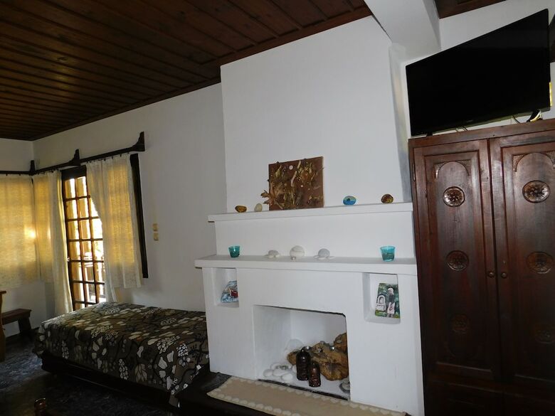 Hotel To Kalivi