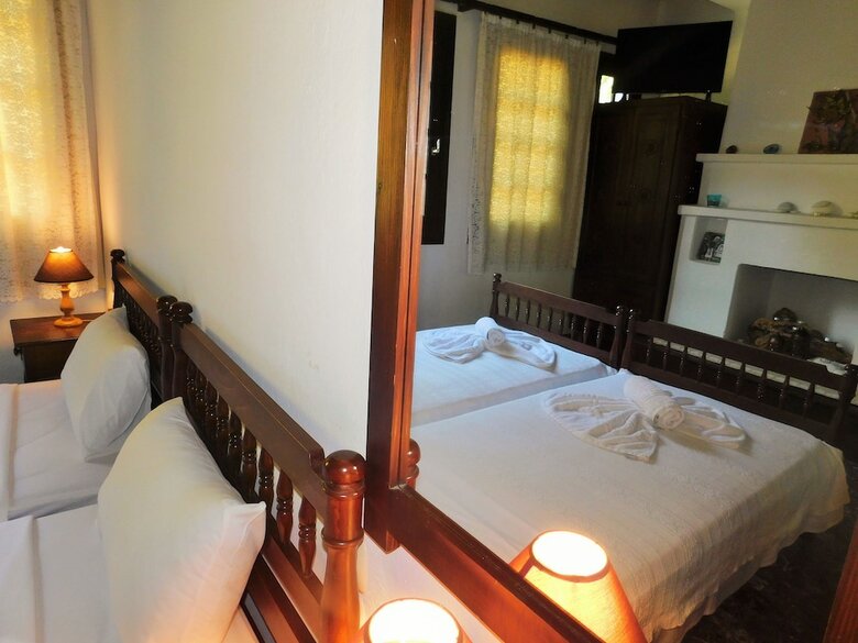 Hotel To Kalivi
