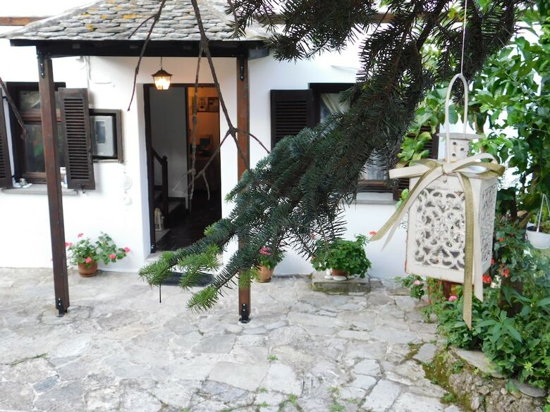 Hotel To Kalivi