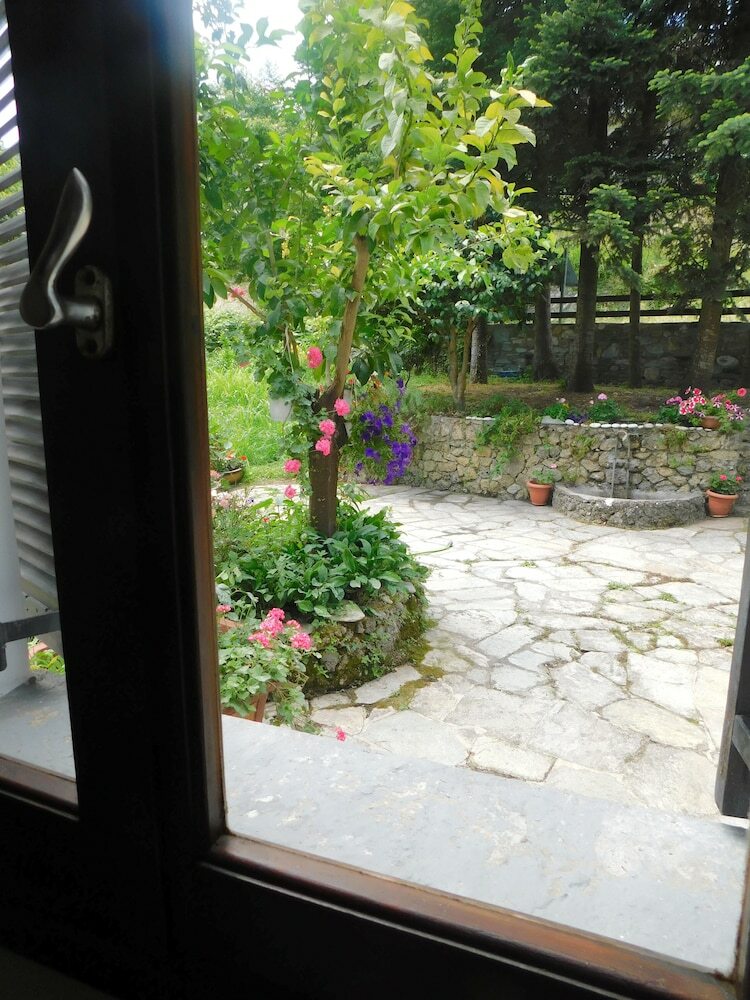 Hotel To Kalivi