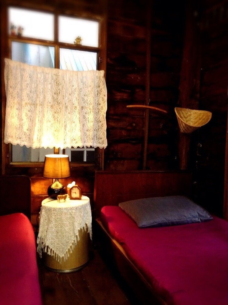 Hostal Baan Somlim Homestay