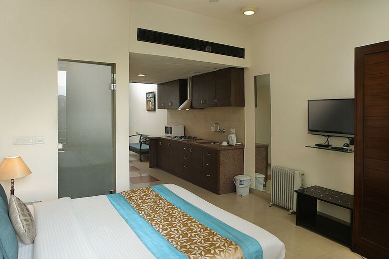 Bed & Breakfast Ahuja Residency Parklane