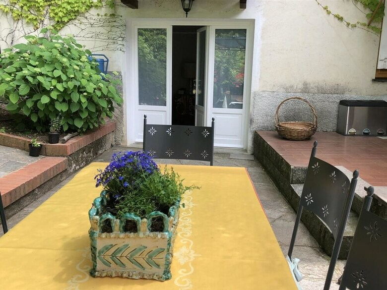 A O So� B&B