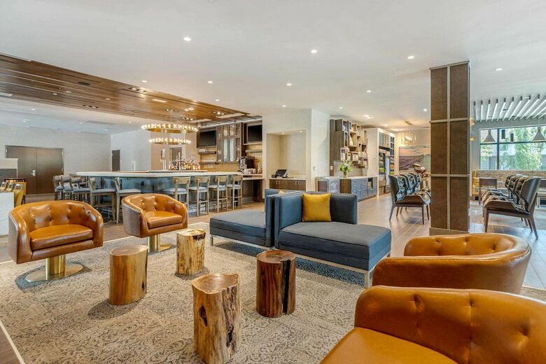 Cambria Hotel Charleston Riverview