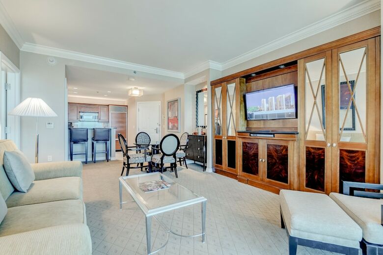 Stripviewsuites At Signature