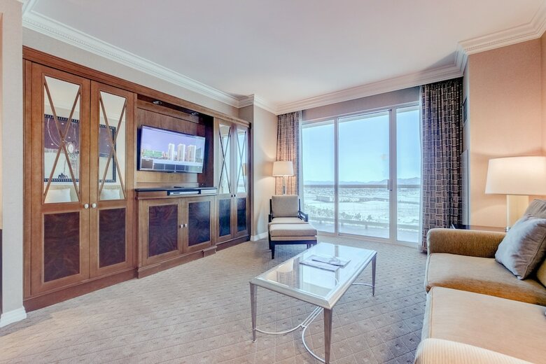 Stripviewsuites At Signature