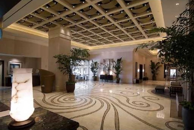 Stripviewsuites At Signature