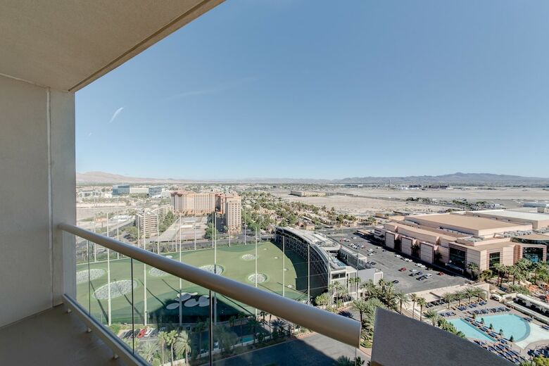 Stripviewsuites At Signature