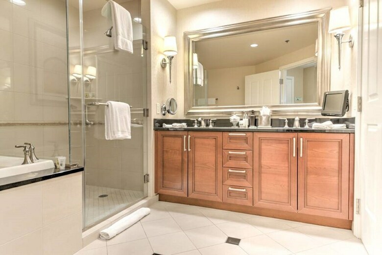 Stripviewsuites At Signature