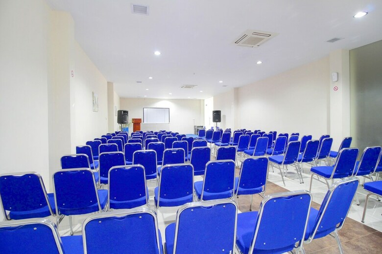 Hotel Airy Batu Aji Merlion Square Batam