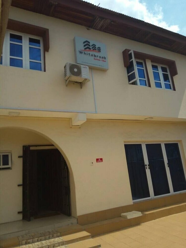 Hotel Whitebrook Suites And Bar